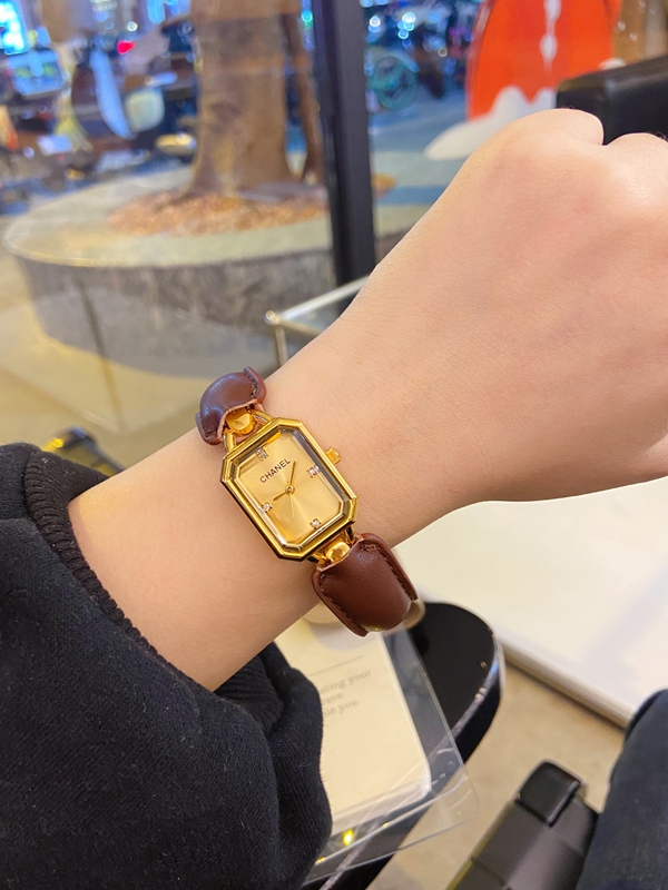 ブランド時計背面デザイン